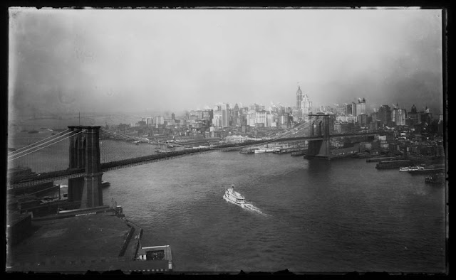 Amazing Historical Photo of Brooklyn Bridge  in 1905 