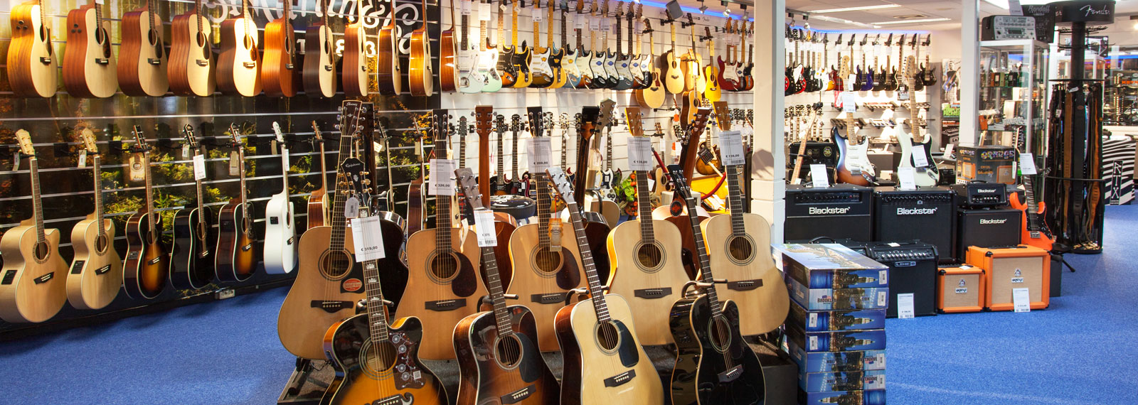 аппаратура для электрогитары. пирогова 17 пятигорск музыкальный магазин. большой музыкальный магазин. лавка музыкальных инструментов. музыкальные инструменты тольятти.