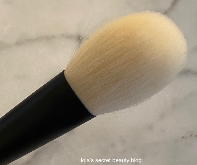lola's secret beauty blog Westman Atelier Powder Brush Review
