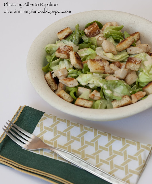 Divertirsi mangiando The Caesar Salad