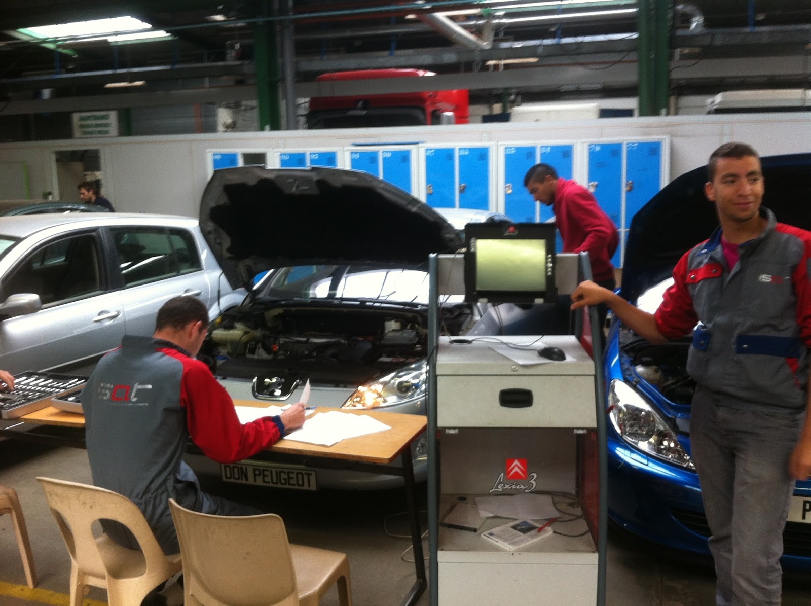 Secteur Automobile du lycée SAINTJOSEPH de NEVERS Des futurs