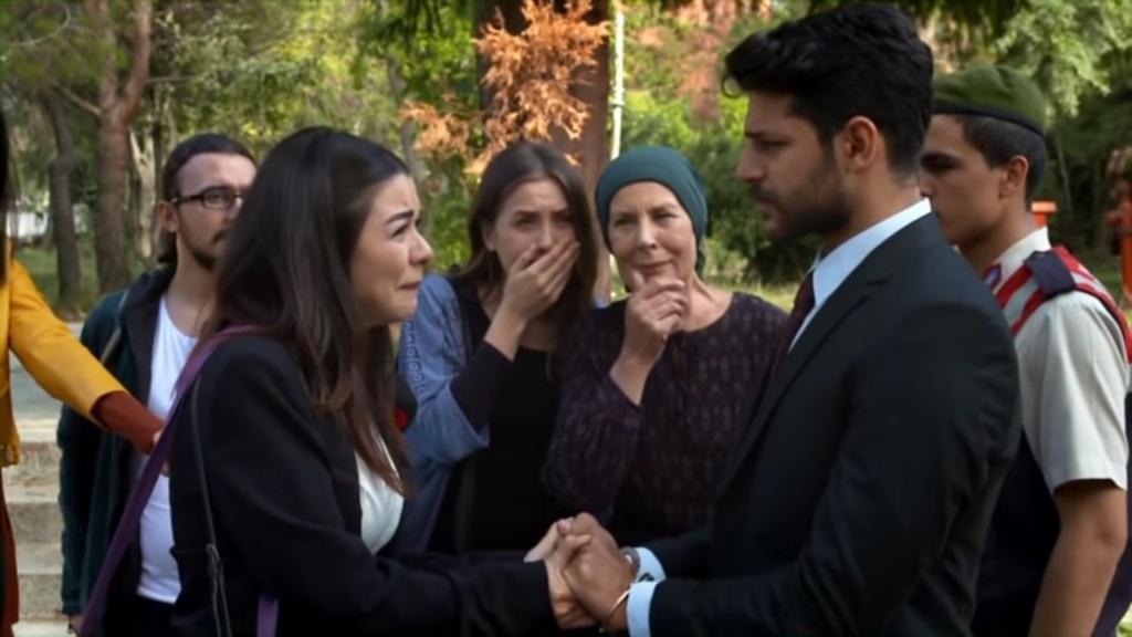 Elif odcinek 451: Selim zostaje skazany na dziesięć lat więzienia! Gonca ma mdłości i bóle brzucha! [Streszczenie + Zdjęcia]