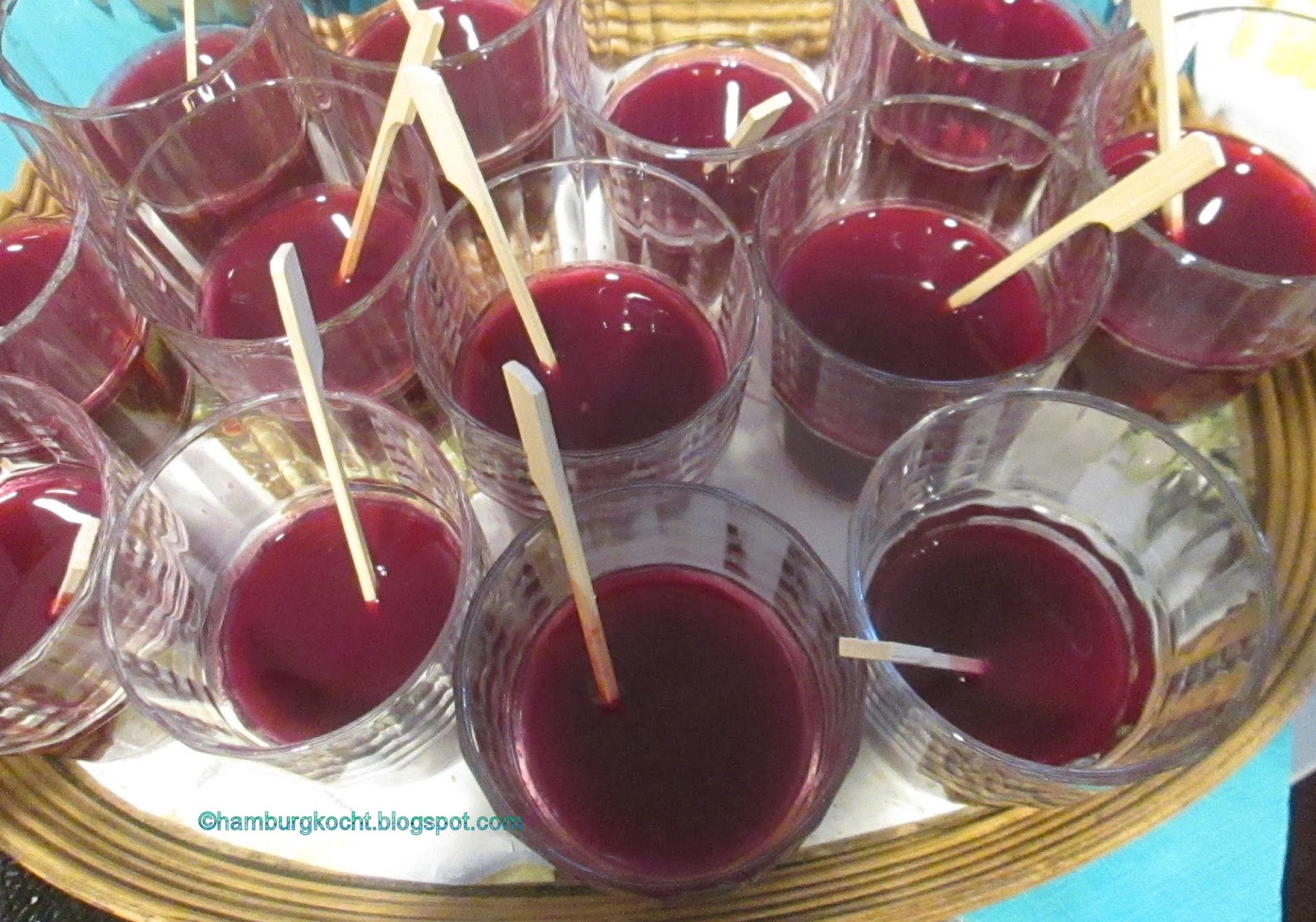 Hamburg kocht!: Rote-Bete-Saft mit Ananas und Apfel (Purple Rain nach ... Hamburg kocht!: Rote-Bete-Saft mit Ananas und Apfel (Purple Rain nach ...