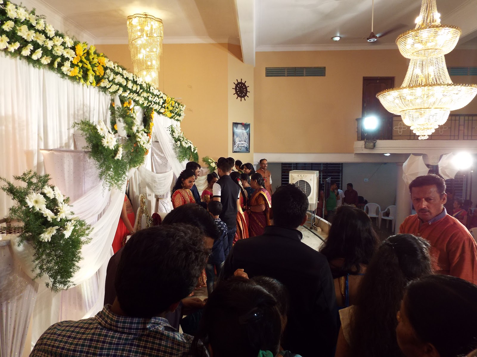インドのイメージup ブログ インドの結婚式はド派手で豪華で参列者多すぎ 日本とは違う 海外の挙式 インドの挙式事情をレポート