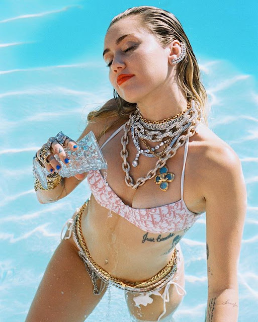 Miley Cyrus Hot & Sexy pics Miley Cyrus Hot & Sexy pics