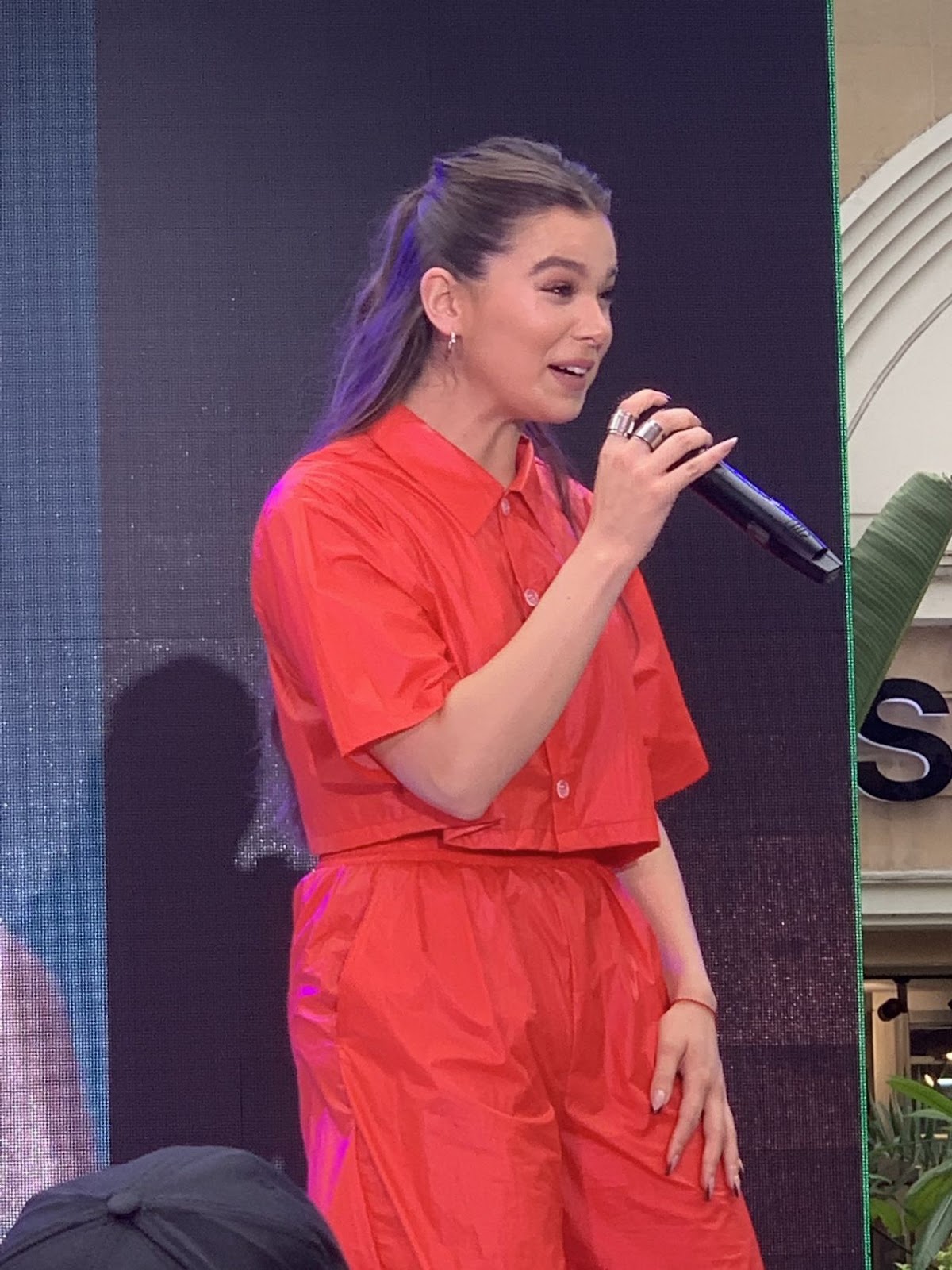 Red Carpet Dresses: Hailee Steinfeld - Doing Interviews in Manila 2019