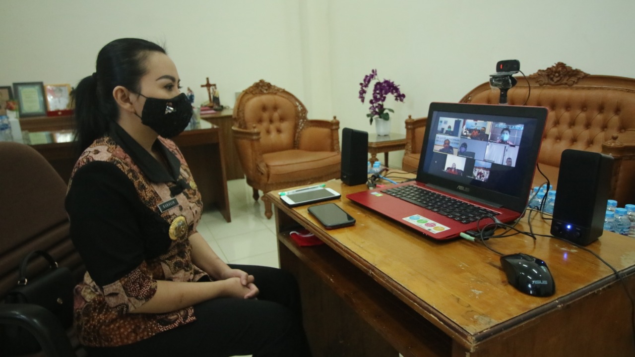 Bupati Landak Bahas Upgrade Tcm Saat Mengikuti Rapat Online Bersama Bpkp Suaralandak Co Id