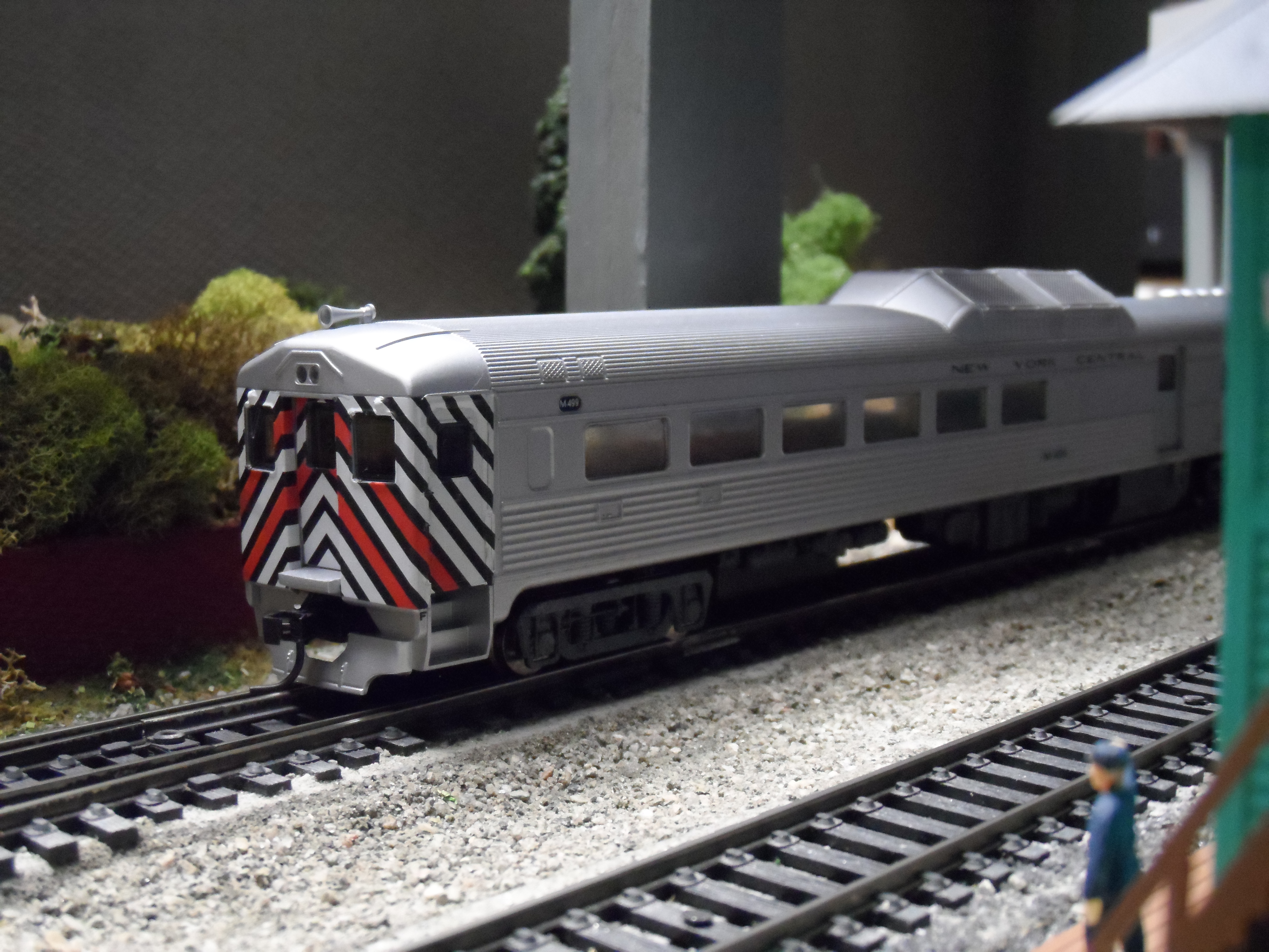 New York Central Train Layout: New York Central RDC Safety Stripe Project