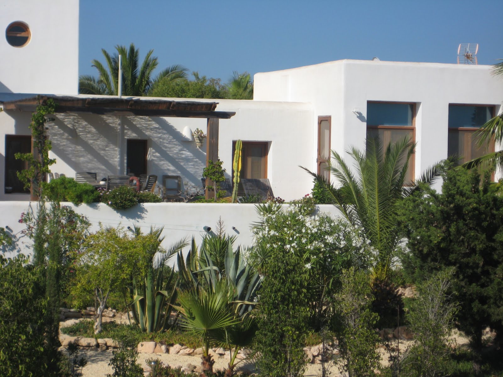 muebleando otra vez: Arquitectura blanca