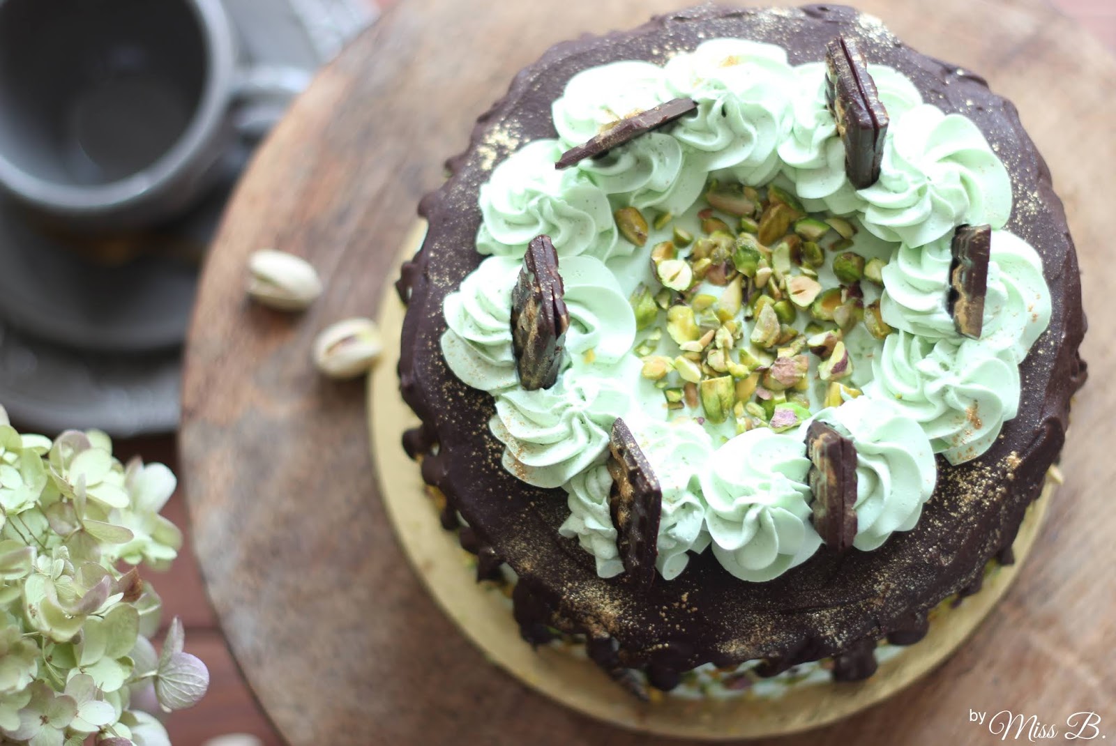 Schön dekadent: Schokoladen-Pistazien Drip Cake