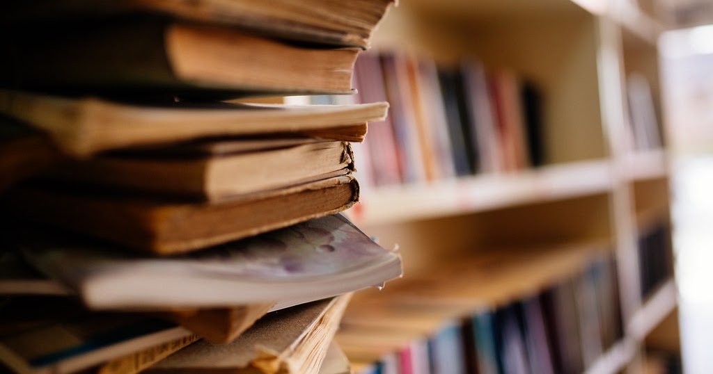 Resensi Buku Sastra dan Ilmu Sastra Warok Akmaly Resensi Buku Sastra dan Ilmu Sastra Warok Akmaly