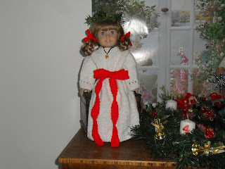 Kirsten Santa Lucia Outfit