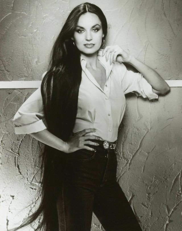 40 Glamorous Photos of Crystal Gayle in the 1970s and ’80s ~ Vintage