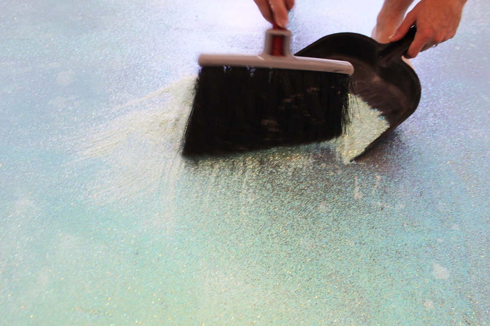 Lola, Tangled: DIY Turquoise Glitter Epoxy Floor