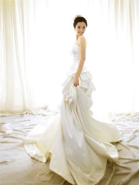 the dress will be so simple at wedding 2012