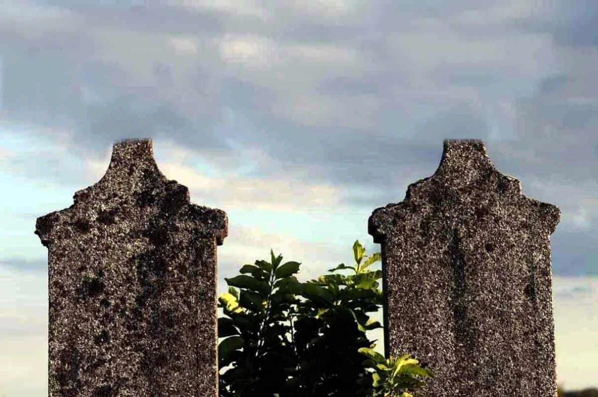 Zwei Männer - Wolfgang Borchert - Glaube Hass und Leben - Allegorie - Zwei Gräber