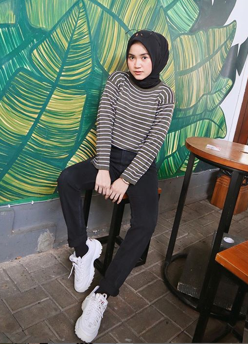  Style  Celana  Jeans Putih  Wanita Hijab 