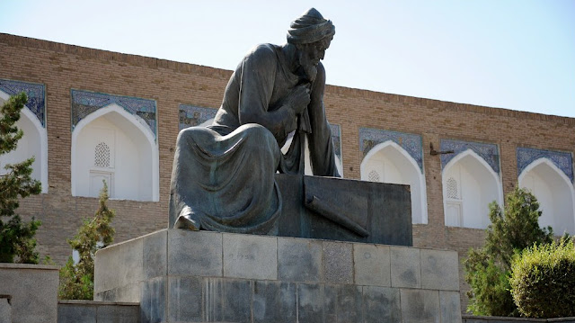 Patung Al Khawarizmi