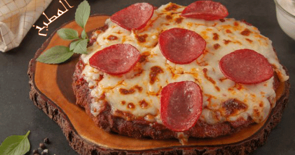 بيتزا الدجاج بدون عجين من المطبخ