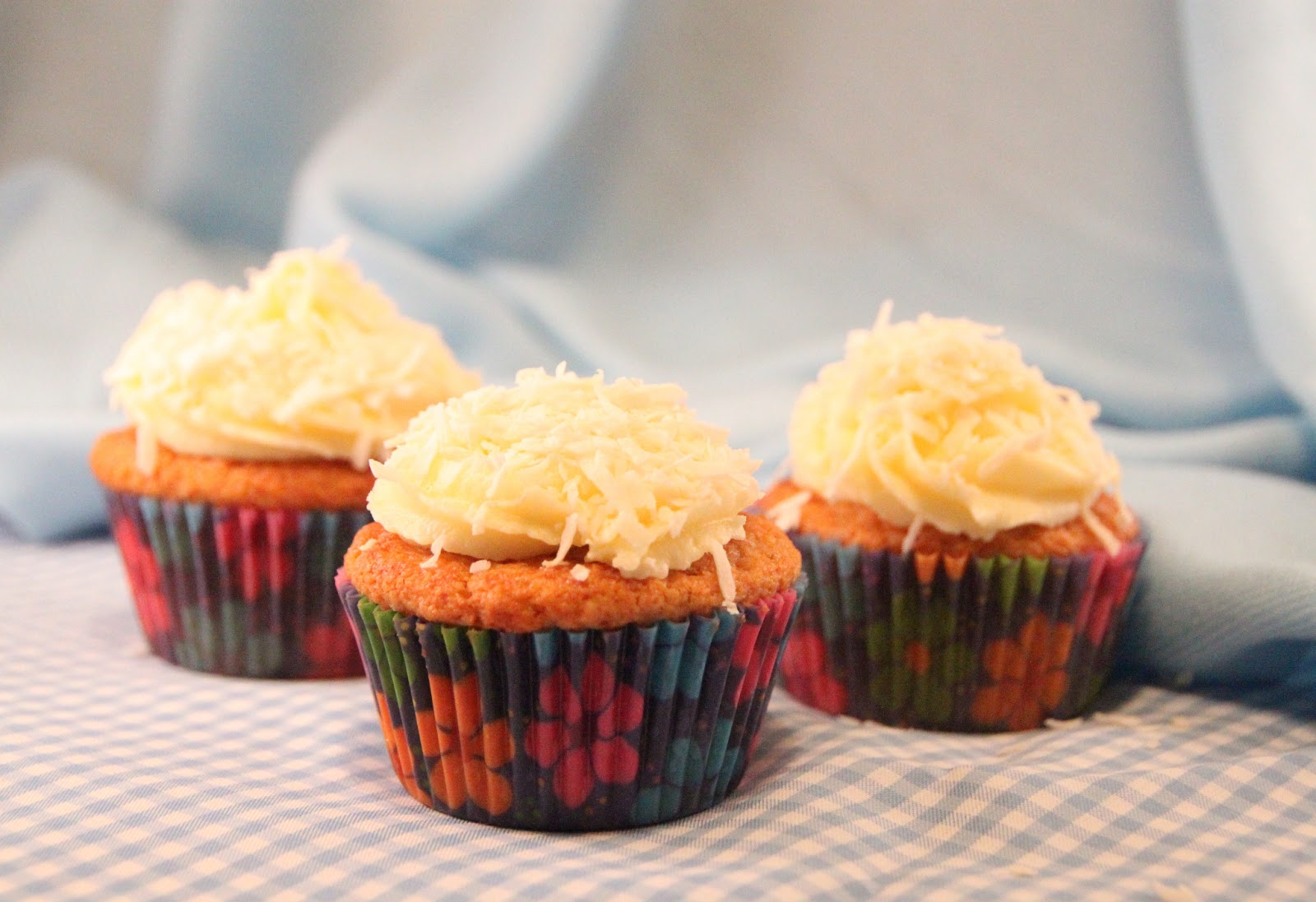 Cupcakes de coco (con tutorial) con buttercream de coco Cook the cake