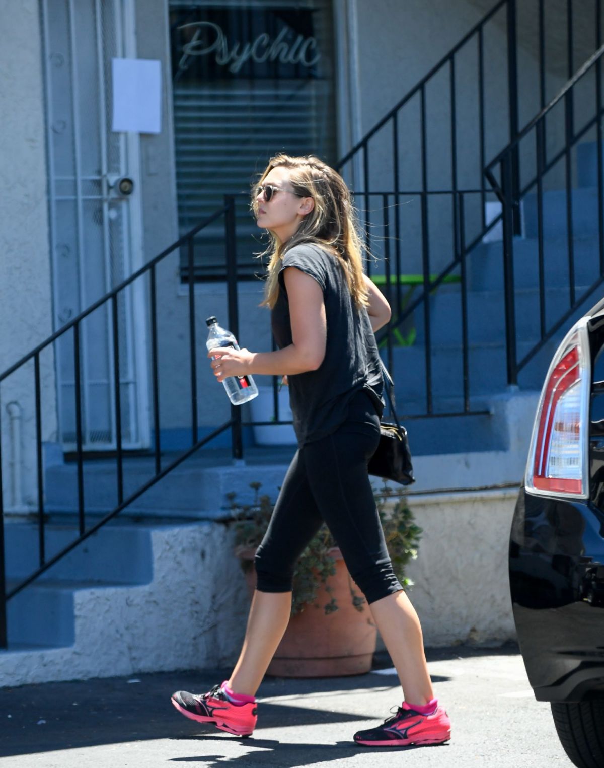 Elizabeth Olsen in Leggings Out in Los Angeles, July 21, 2016 | Celebs