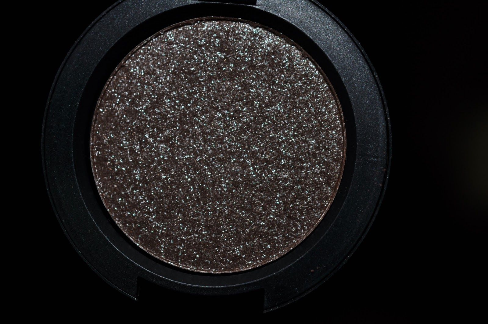 MAC Pressed Pigment Swatches, Review The Shades Of U