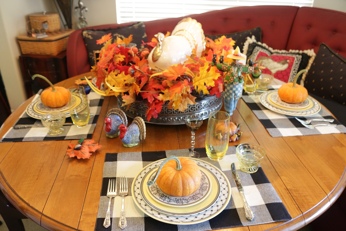 How To Decorate Your Thanksgiving Table