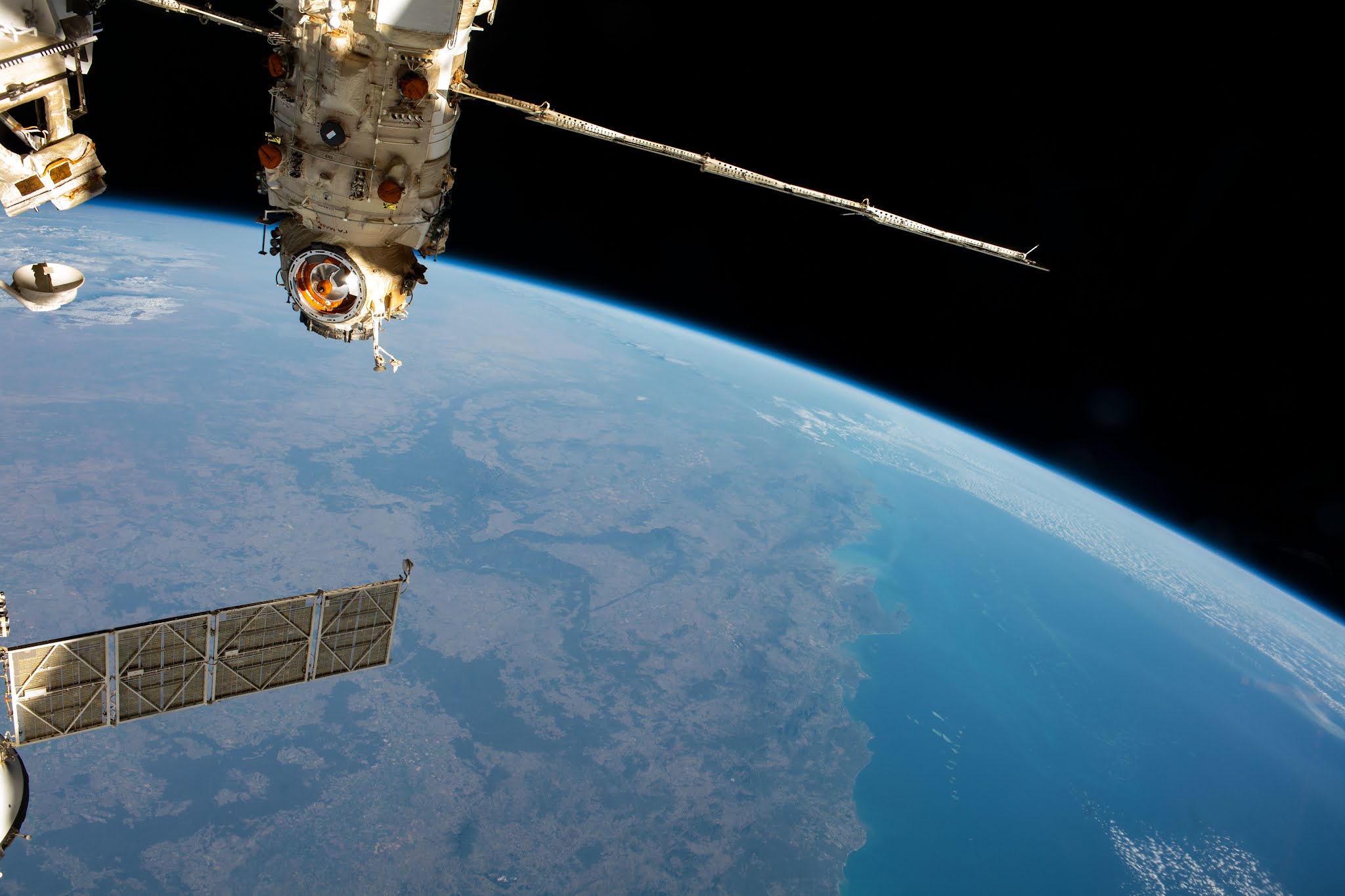 Высота орбиты станции МКС