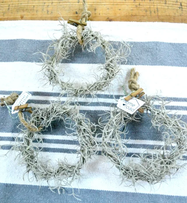How to make your own faux mini wreaths for decorating www.homeroad.net