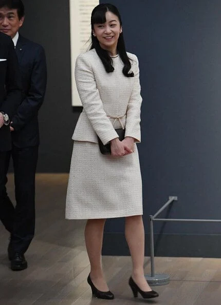 the 150th anniversary of the establishment of diplomatic relations between Japan and Hungary. Princess Kako wore a suit
