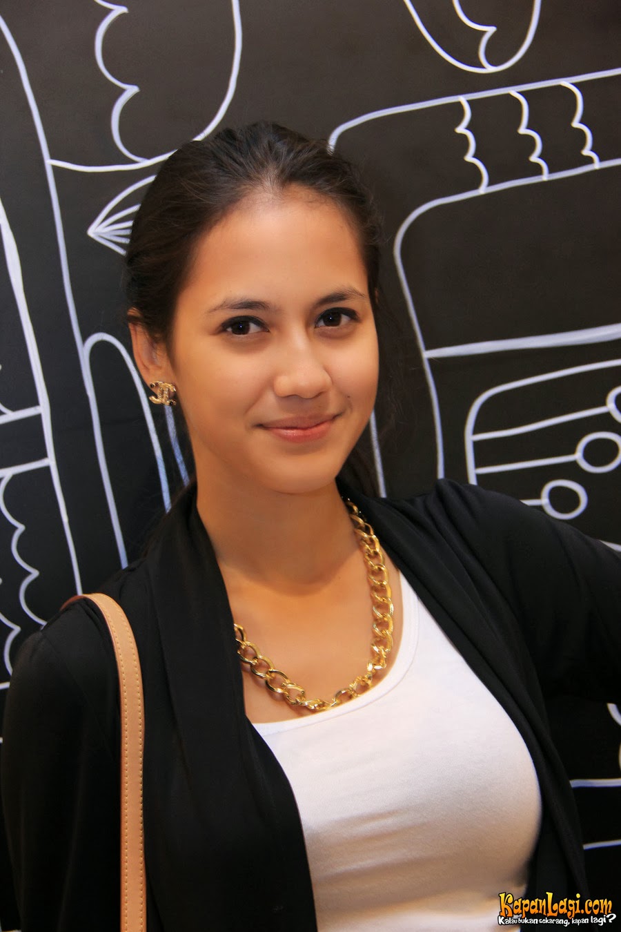 Biodata Pevita Pearce & Selamat Ulang Tahun ke23 Aek Biodata Pevita Pearce & Selamat Ulang Tahun ke23 Aek