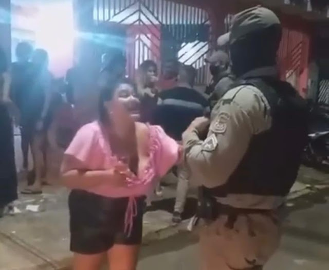 Mulher embriagada canta “seu polícia” para PM durante abordagem no Acre – VEJA O VÍDEO