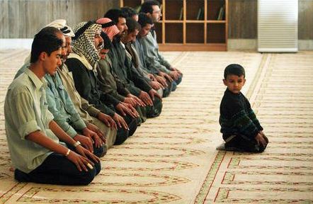 Hukum Membawa Anak Kecil ke Masjid - Konsultasi Syariah