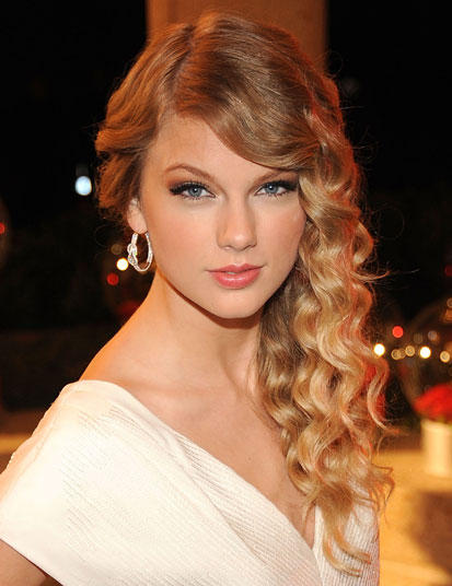 Taylor Swift Natural Hair, Long Hairstyle 2011, Hairstyle 2011, New Long Hairstyle 2011, Celebrity Long Hairstyles 2105
