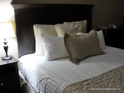 guest room at Grass Valley Courtyard Suites in Grass Valley, California