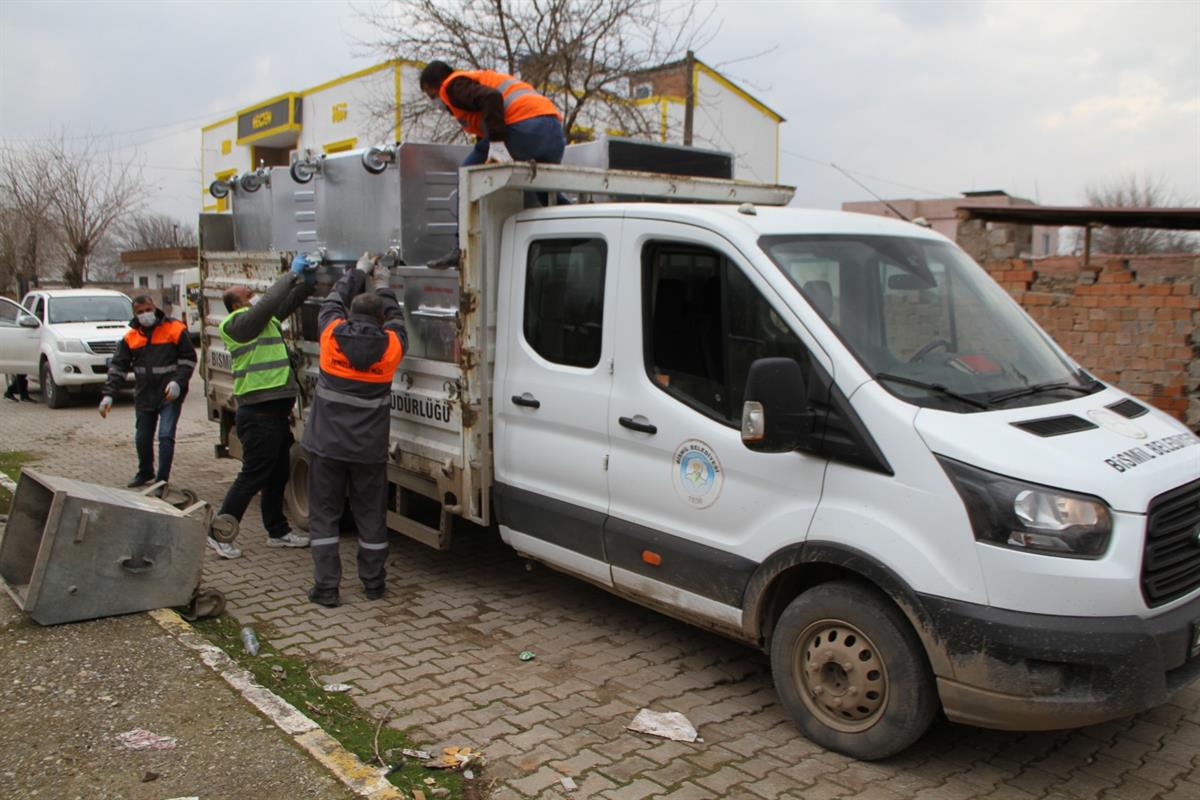 Bismil Belediyesinin çöp konteyner dağıtımı sürüyor