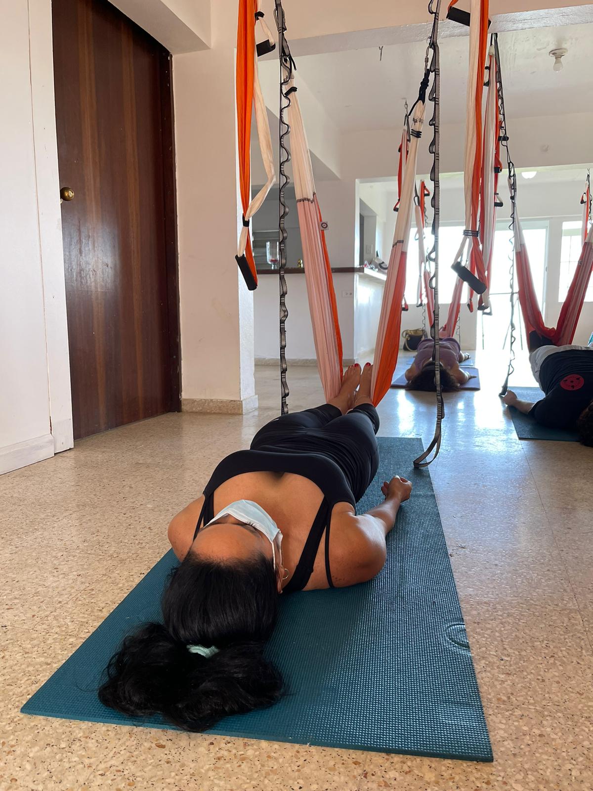 yogacreativo.com: Yoga Aéreo Puerto Rico, Nueva Clase Especial Navidad 2020  en Columpio de AeroYoga ® Vuela en el Trapecio !