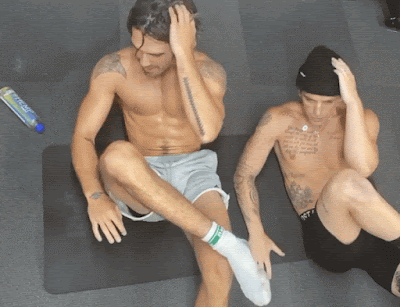 KJ+APA+SHIRTLESS+SIT-UPS.gif