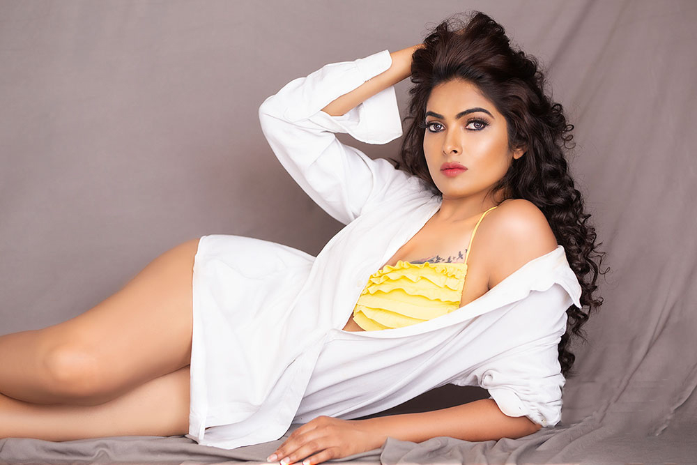 Actress Divi Vadthya Photoshoot 