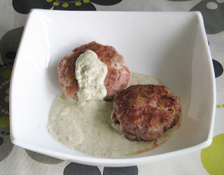 Filetes Rusos Con Queso Curado Y Salsa De Pistachos
