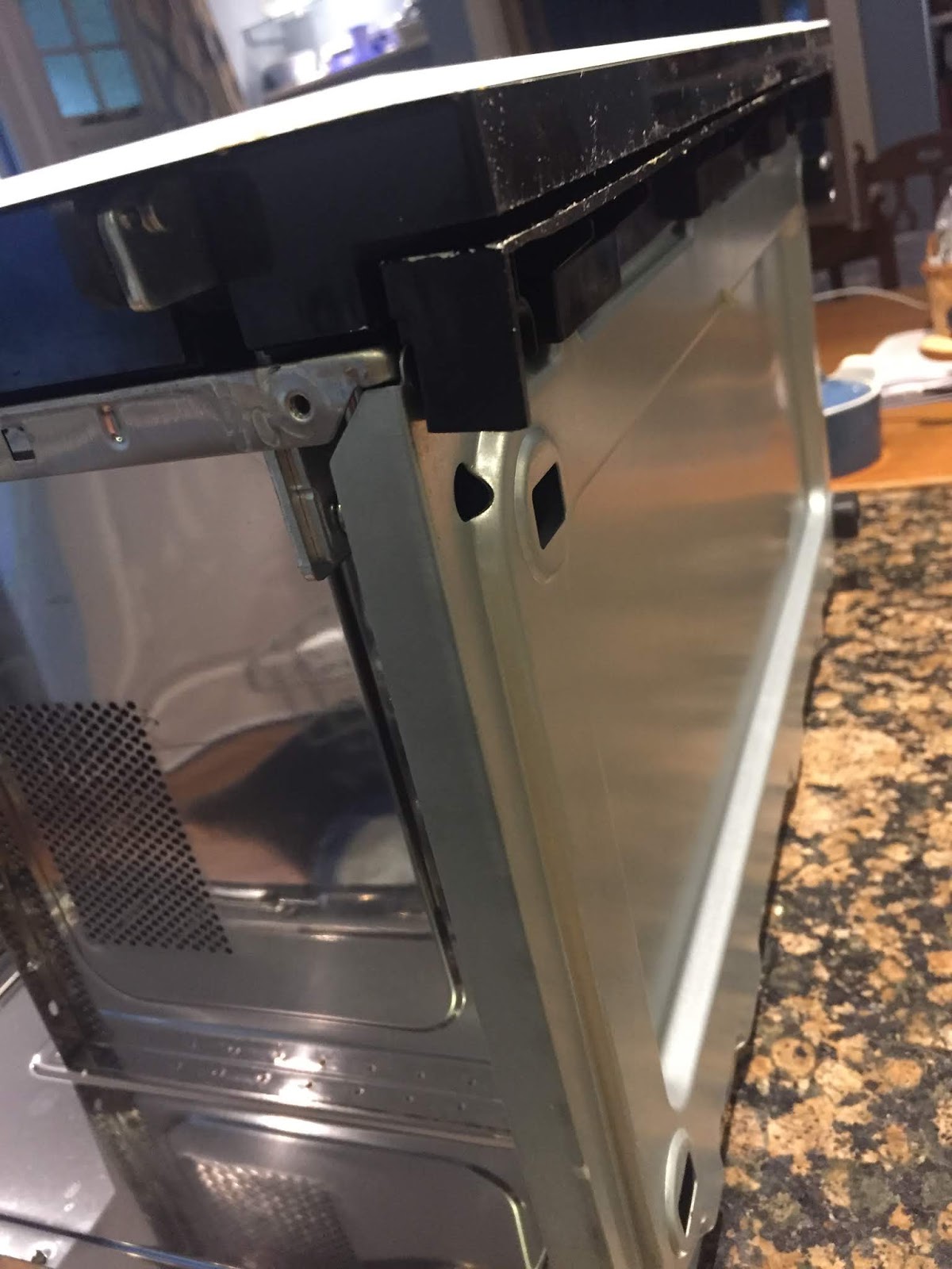 Repairing a Bosch microwave oven with a rusty door