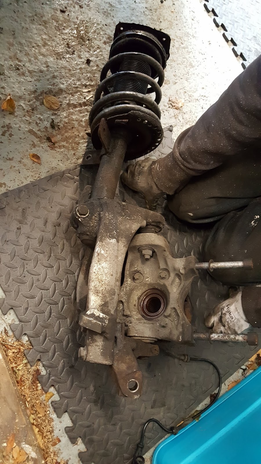 bolingblog Renault Clio 197 Suspension Strut Removal Renault Clio 197 Suspension Strut Removal