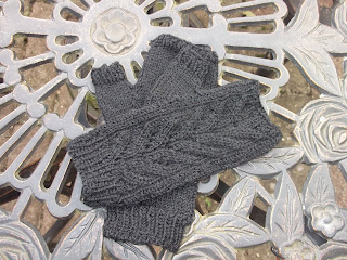 Black Autumnal Mitts