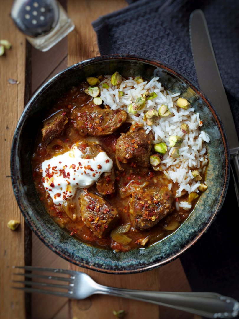 Wie ein Traum aus 1001 Nacht: Indisches Lammcurry mit Gurken-Raita ... Wie ein Traum aus 1001 Nacht: Indisches Lammcurry mit Gurken-Raita ...