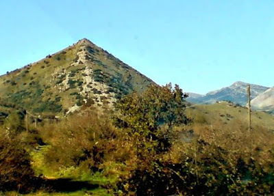 Οι πυραμίδες του Ολύμπου: Φυσικό δημιούργημα ή κάτι άλλο; (φωτό)  