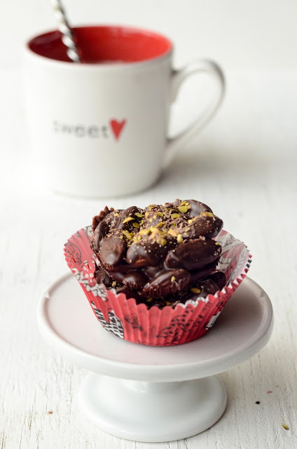 Chocolate Almond Clusters - Cocoawind