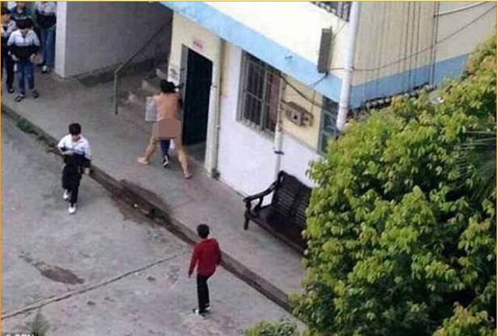 بالصور: مدرس يخلع ملابسة كاملة ويحاول اغتصاب طالبة ....  بإحدى مدارس غوانغشي جنوب الصين 779332-7