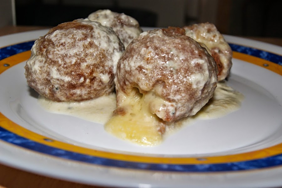 albondigas en salsa de queso azul