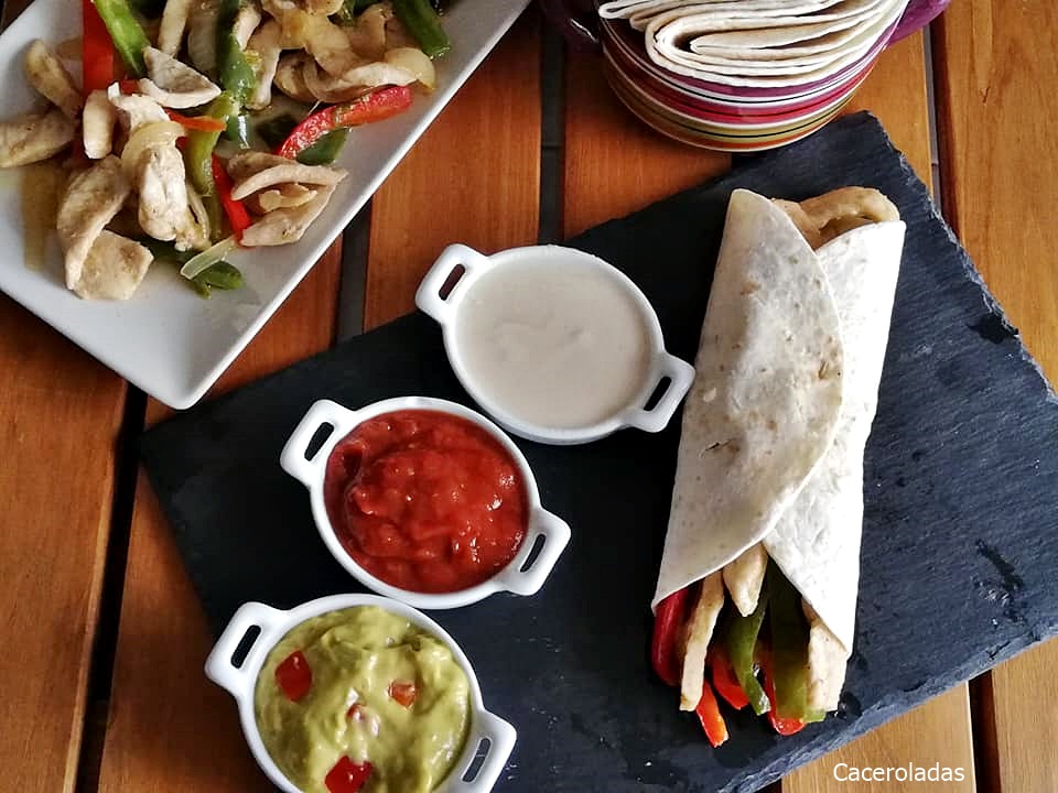 Fajitas o burritos de pollo con verduras Caceroladas
