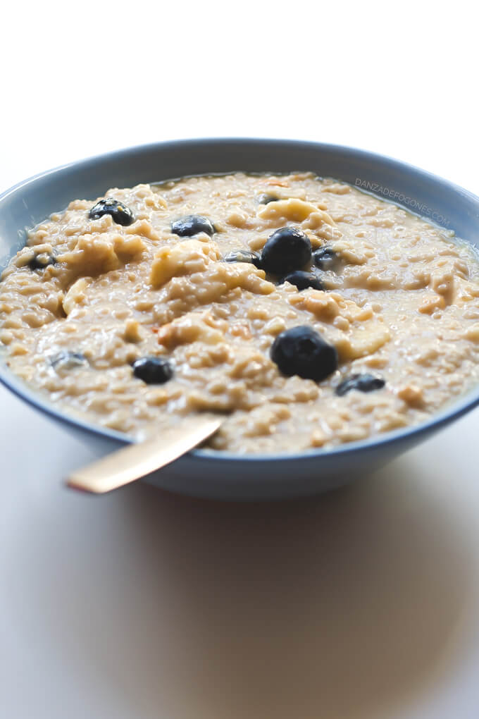 Porridge with blueberries and peanuts in 15 minutes | danceofstoves.com Porridge with blueberries and peanuts in 15 minutes | danceofstoves.com